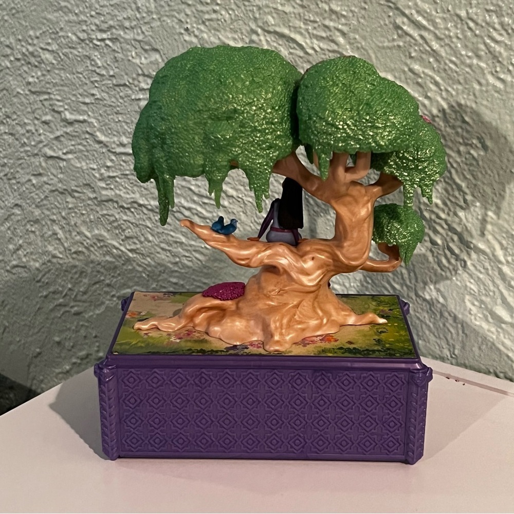 Disney WISH Movie Asha’s Musical Wishing Keepsake Jewelry Box - Picture 4 of 6